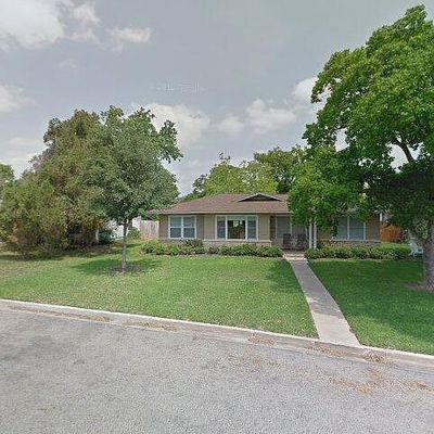 133 Club Dr, Luling, TX 78648