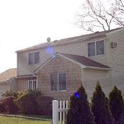 15 Mida Ct, West Babylon, NY 11704