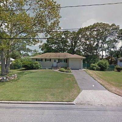 135 Connecticut Ave, Bay Shore, NY 11706