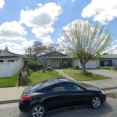 13669 Lyn St, Armona, CA 93202