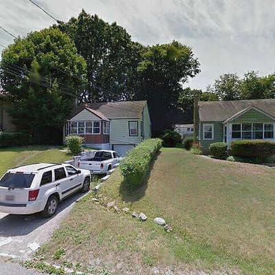 14 University Rd, Bayville, NY 11709