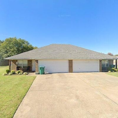 143 S Locust St, Farmington, AR 72730