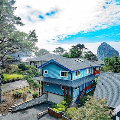 1740 View Point Ter, Cannon Beach, OR 97110