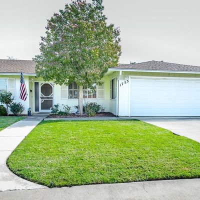 1753 El Paseo Dr, Woodland, CA 95695