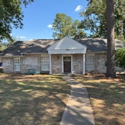 205 Elmwood St, Huntsville, TX 77320