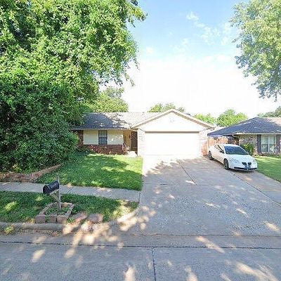 205 N Hickory Ln, Moore, OK 73160