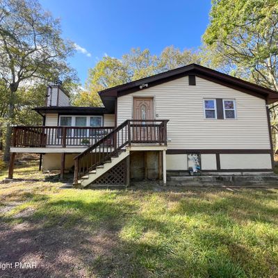 218 Mallard Ln, Bushkill, PA 18324