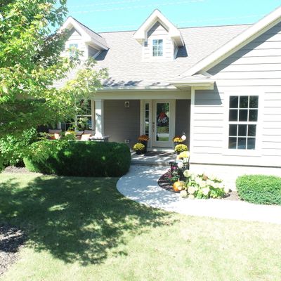 1966 Blue Spruce Ct, Grafton, WI 53024