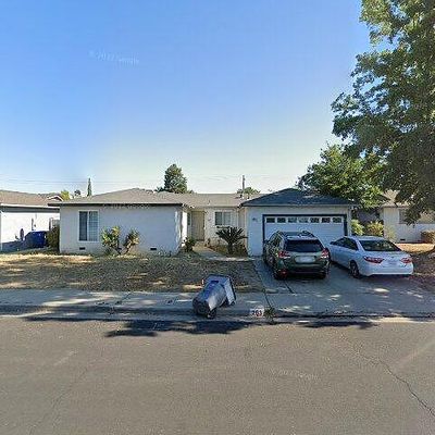 253 W Norwich Ave, Clovis, CA 93612