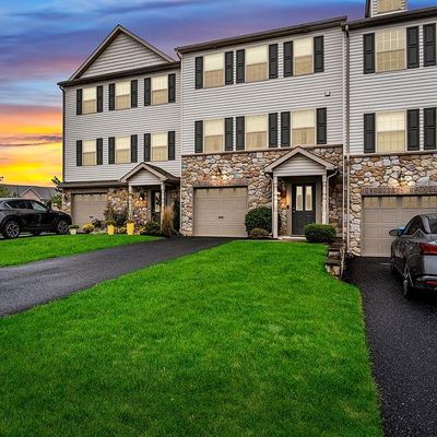 261 Melbourne Ln, Mechanicsburg, PA 17055