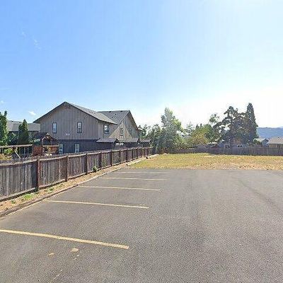 233 W F St, Creswell, OR 97426