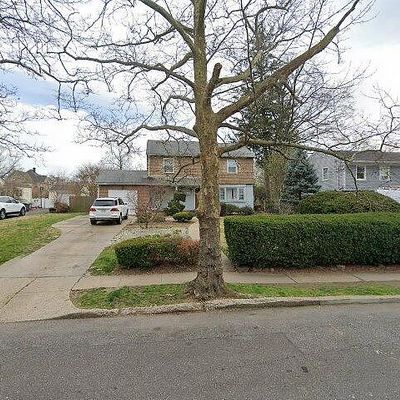 235 Pine St, Freeport, NY 11520