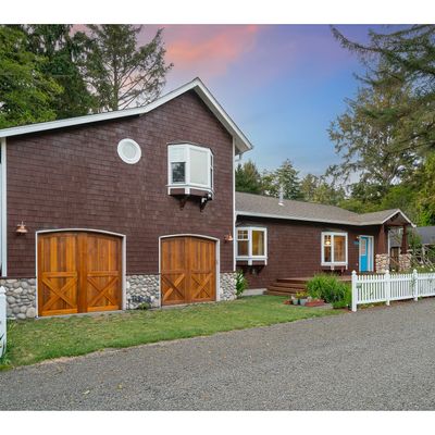 296 E Van Buren St, Cannon Beach, OR 97110