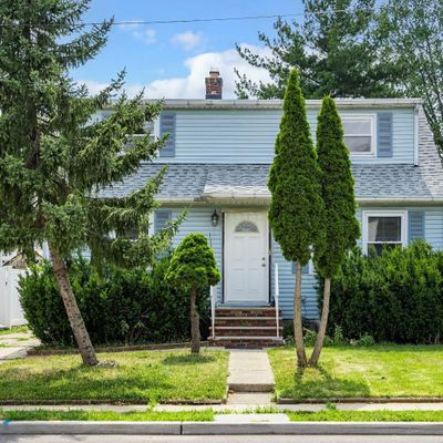 299 Saint James Ave, Woodbridge, NJ 07095