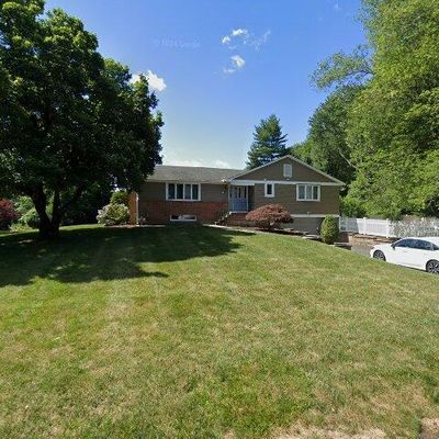 3 High Wood Rd, West Hartford, CT 06117