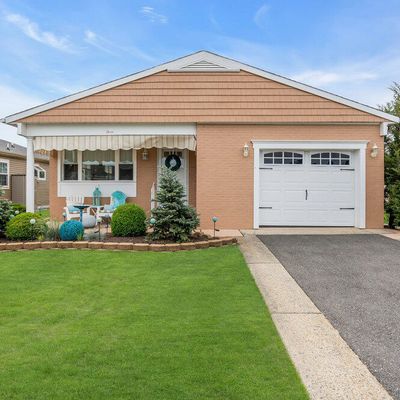 3 Redhook Bay Dr, Toms River, NJ 08757