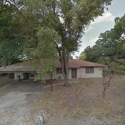 302 E Avenue H, Rosebud, TX 76570