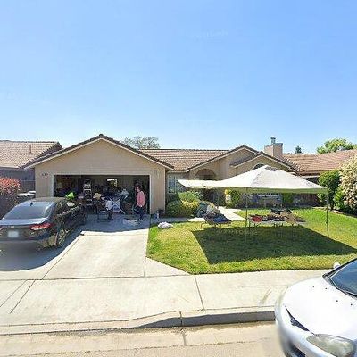 3028 Summer Ln, Madera, CA 93637