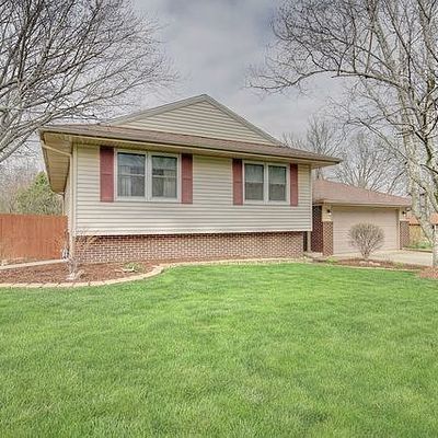 304 Weathering Dr, Mahomet, IL 61853