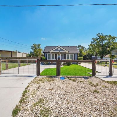 307 S 5 Th St, Highlands, TX 77562