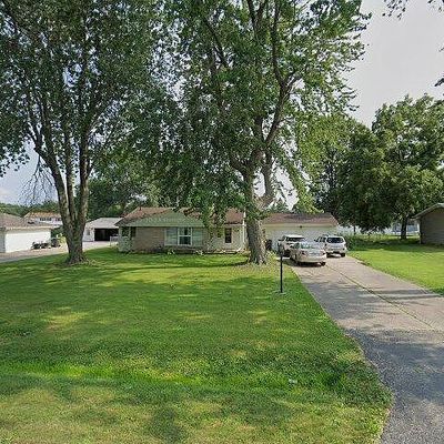 27 N Court Dr, Decatur, IL 62526