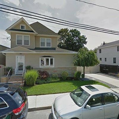 32 Harriet Pl, Lynbrook, NY 11563