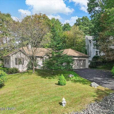 326 Edgemont Rd, Stroudsburg, PA 18360