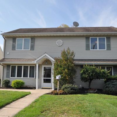 33 Grand Ave, Iselin, NJ 08830