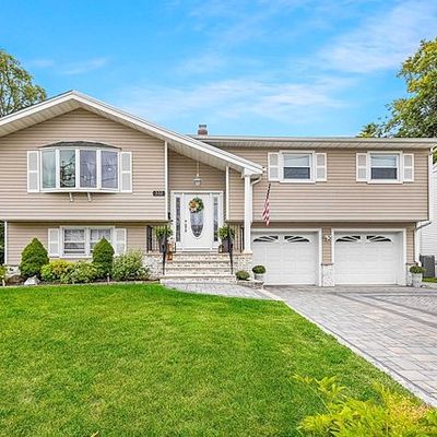 332 Heimstrand Ct, Saddle Brook, NJ 07663