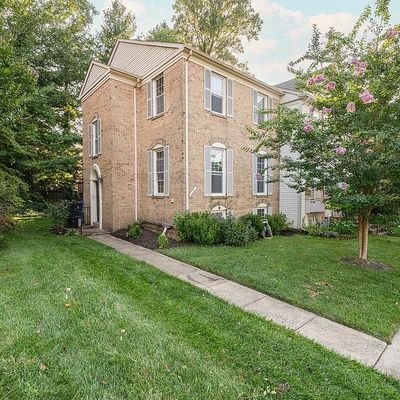 4235 Sleepy Lake Dr, Fairfax, VA 22033