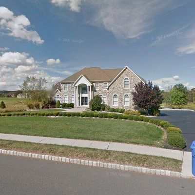 4 Kren Dr, Ringoes, NJ 08551