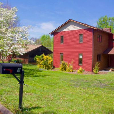 4 S Hills Cir, Johnson City, TN 37601