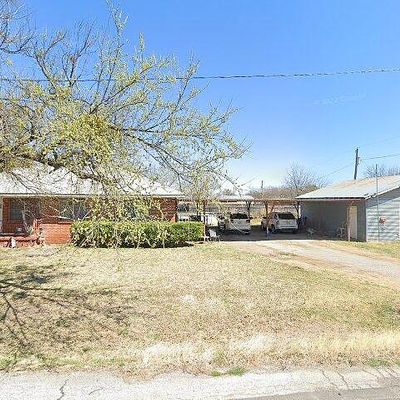 511 N Texowa St, Iowa Park, TX 76367