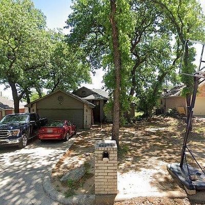 524 Inwood Rd, Azle, TX 76020