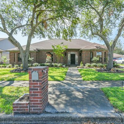 4715 Saint Andrews Dr, Baytown, TX 77521