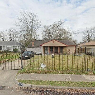 5811 Southwell St, Houston, TX 77033