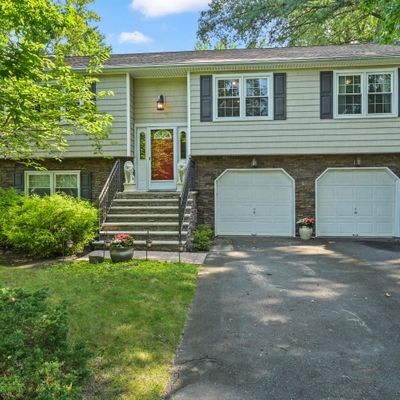 6 Martel Ct, Middletown, NJ 07748