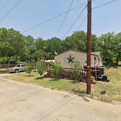 612 N Cedar Ave, Luling, TX 78648