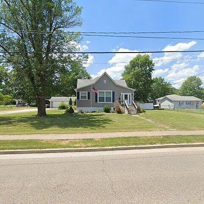 615 S Hackman St, Staunton, IL 62088