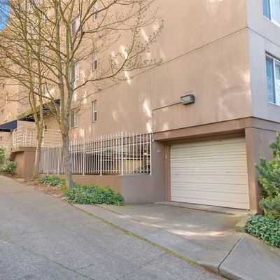 622 6 Th Ave W #402, Seattle, WA 98119