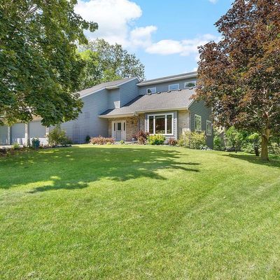 6250 Ginger Dr, Eden Prairie, MN 55346