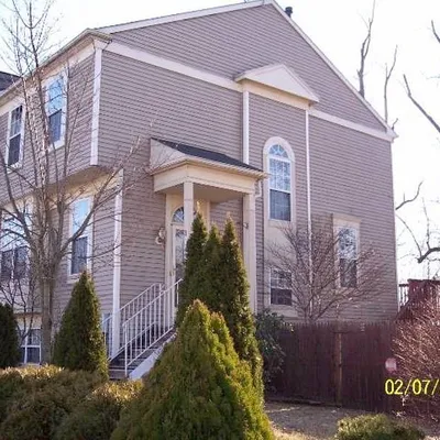 56 Denny Cir, Newark, DE 19702