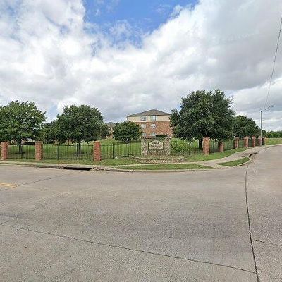 700 Timber Oaks Ln, Grand Prairie, TX 75051