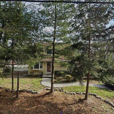 715 Van Emburgh Ave, Township Of Washington, NJ 07676