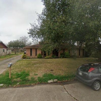 7223 Kings Dr, Baytown, TX 77521