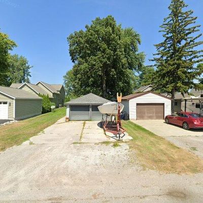 733 Bay Rd, Bay City, MI 48706