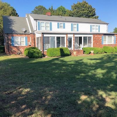 636 Painter Point Rd, Kilmarnock, VA 22482