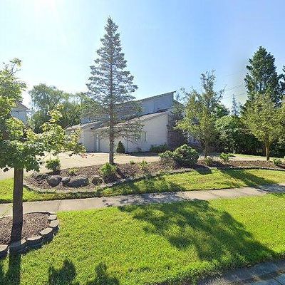 6499 Royal Pointe Dr, West Bloomfield, MI 48322