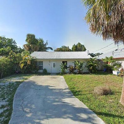 675 Ne Stuart St, Jensen Beach, FL 34957