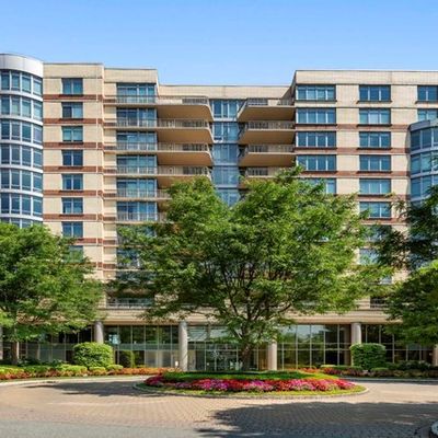 8100 River Rd #203, North Bergen, NJ 07047